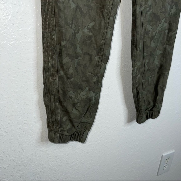 Athleta pants Women Size 0 joggers Farallon Green Printed Camo Drawstring b9 - Picture 4 of 11
